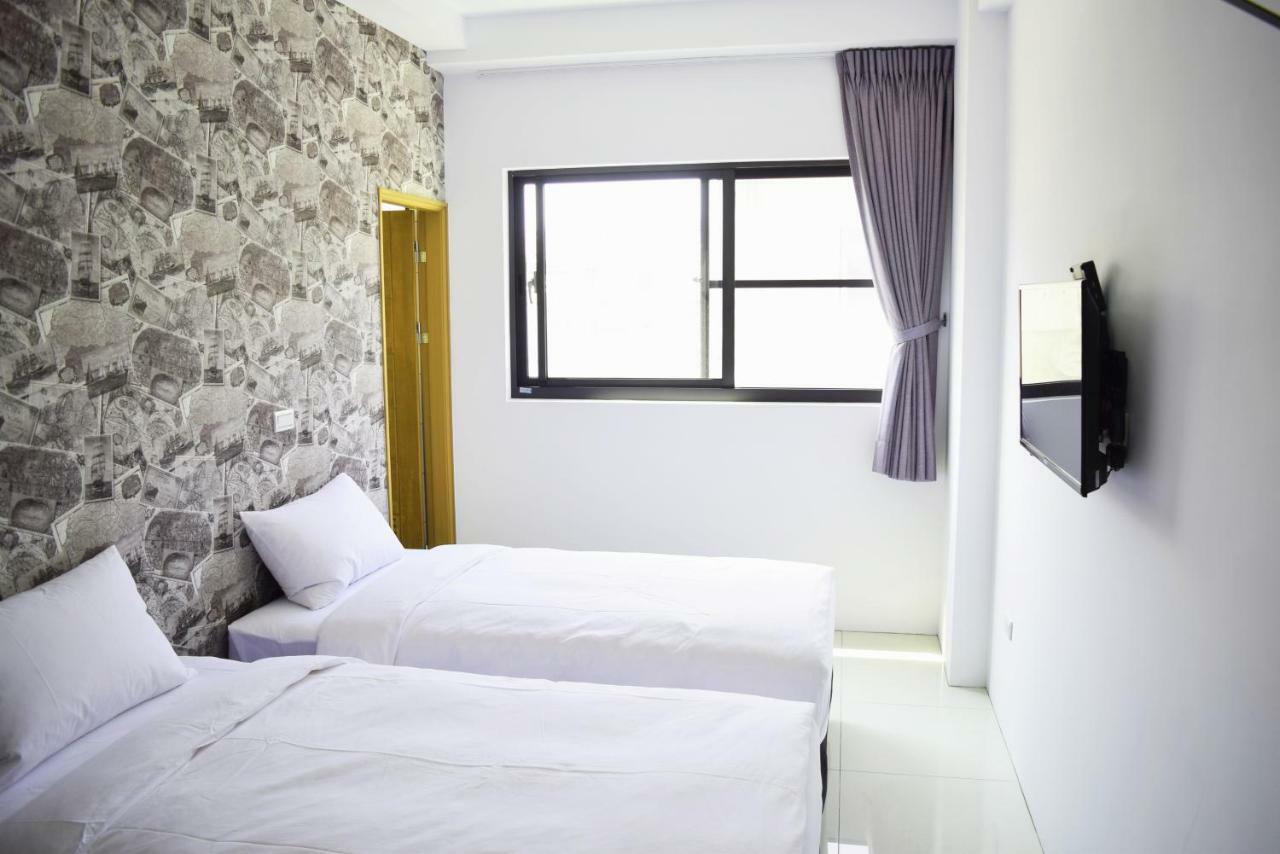 108 House Inn Tainan Esterno foto